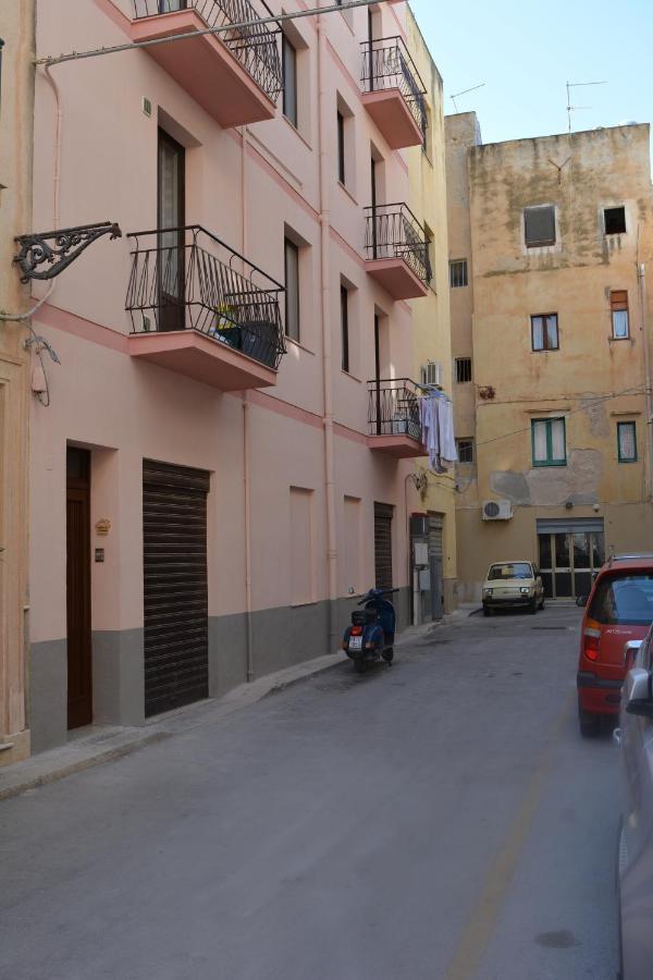 Al Civico 1 Apartments Trapani Luaran gambar
