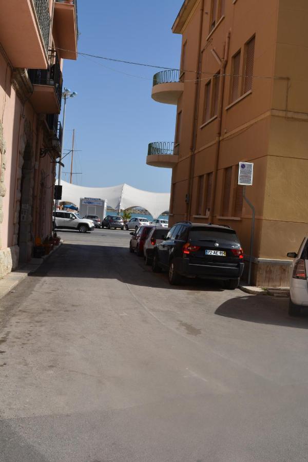Al Civico 1 Apartments Trapani Luaran gambar