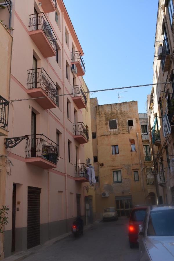 Al Civico 1 Apartments Trapani Luaran gambar