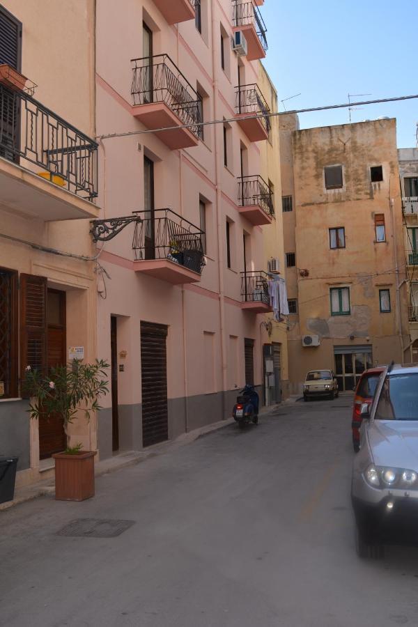 Al Civico 1 Apartments Trapani Luaran gambar